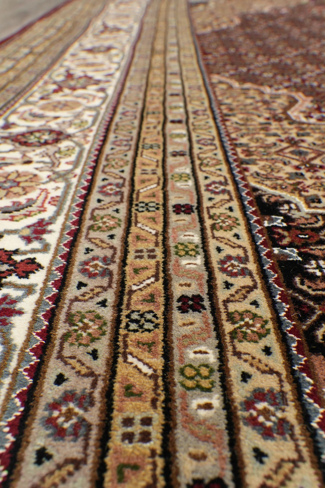 8x10 Premium Burgundy and Ivory Antique Heriz Serapi Hand Knotted Medallion Wool Area Rug