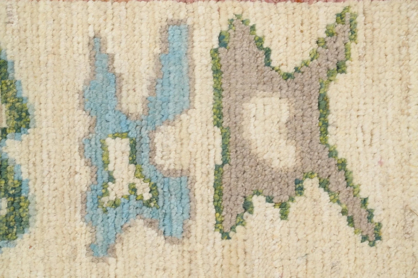 Dreamy Pastel Ivory and Blush 8x10 Hand Knotted Heriz Serapi Medallion Folk Art Wool Area Rug